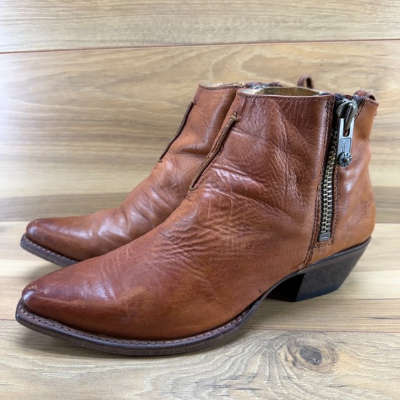 FRYE Sacha Moto Western Bootie Womens 9 Cognac Leather Zipper Heel - Picture 3 of 11